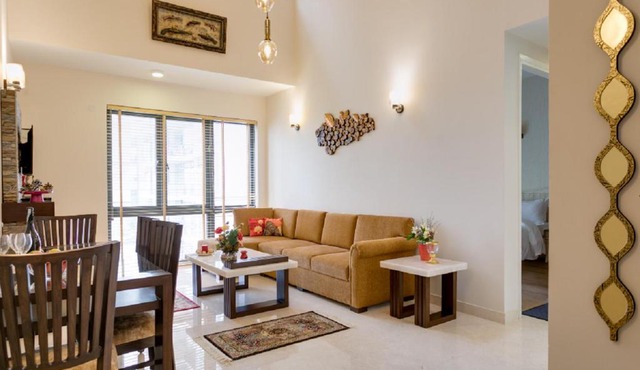 Cozy 2BHK Apartment with highspeed WiFi and private kitchen near Golf Course Road, Gurgaon