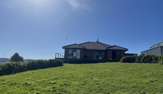 Cozy comfort, spectacular view, central South Gippsland location! Sleeps 12!