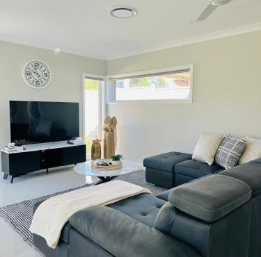 Cozy & Spacious 5BR Family Home with Free On-Site Parking