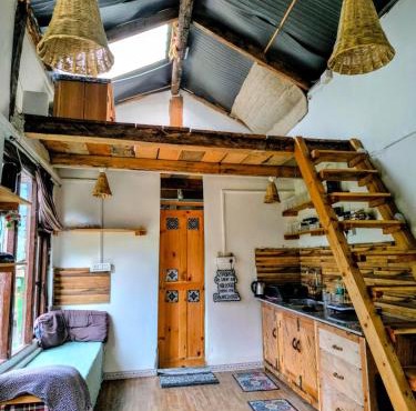 Cute Tiny Home Workation Peaceful Mountain Views by SiyaU