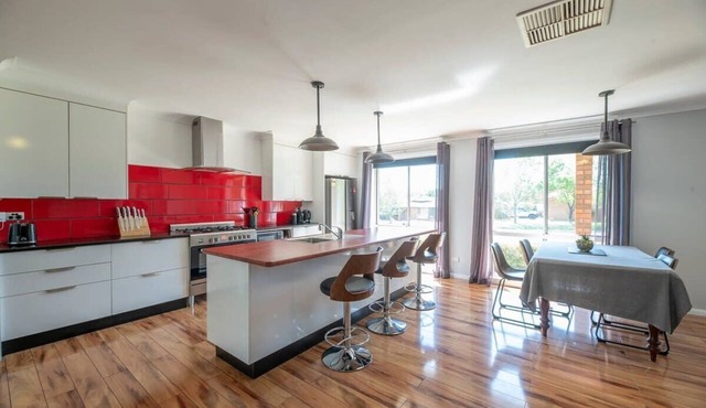 Cyril Towers - Family Retreat, Pets Allowed