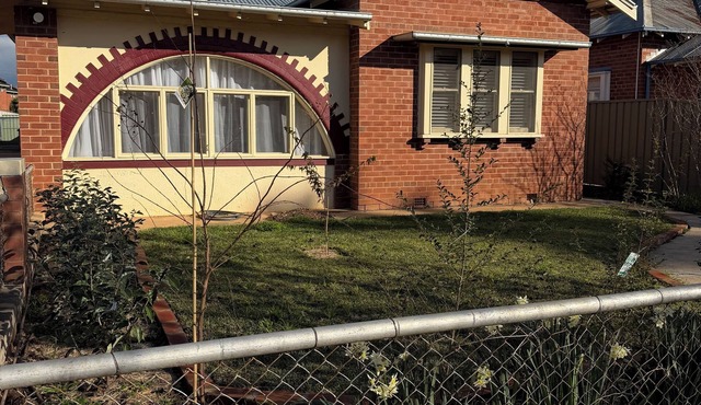Darlow Cottage - Central Wagga- Walking distance to hospital, cafes & grocer.