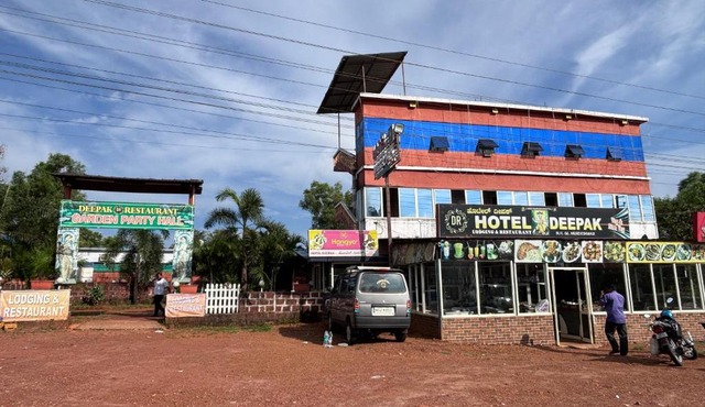 Deepak Hotel