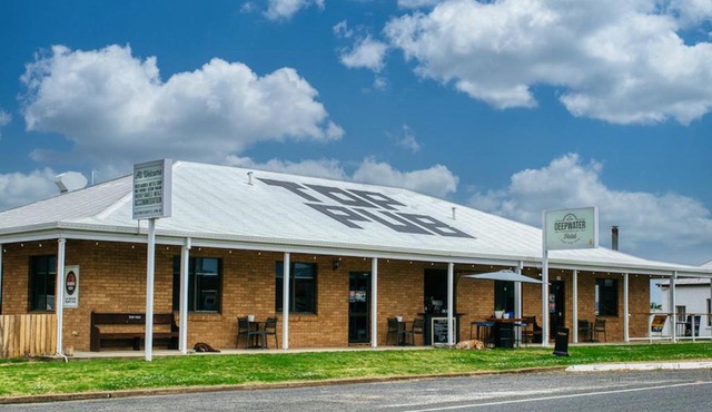Deepwater Hotel