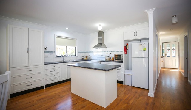 Dell-Lee Cottage - Cute 2 bedroom village cottage close to popular wedding venues
