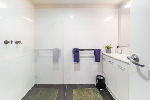 Deluxe Queen Room - Sleeps 2