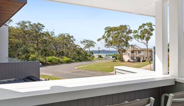 Dog friendly Paradise, 1-2B Bagnall Ave - water views, air con, Wi-Fi