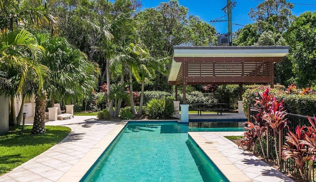 Drift - 3 BR home near town & beach with pool