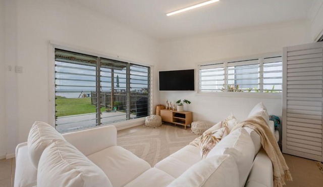 Driftaway- Absolute Beachfront- Stone Real Estate Yamba