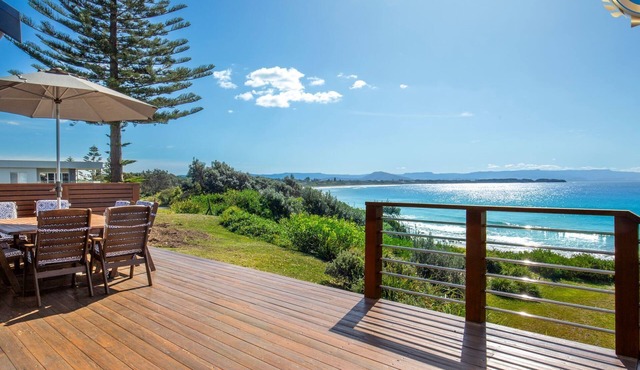 Eclipse - Absolute Beachfront with Stunning Views