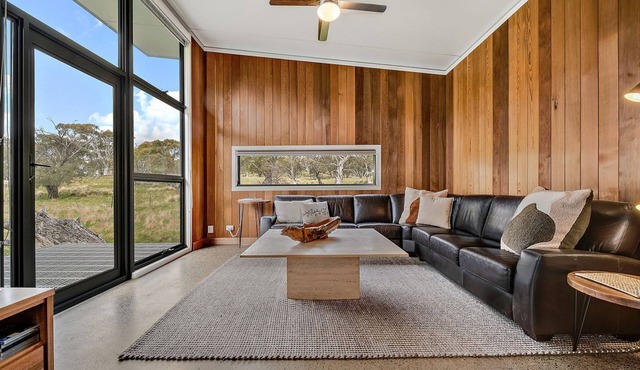 Ecocrackenback Luxe Chalet 8 - Accessible Accommodation