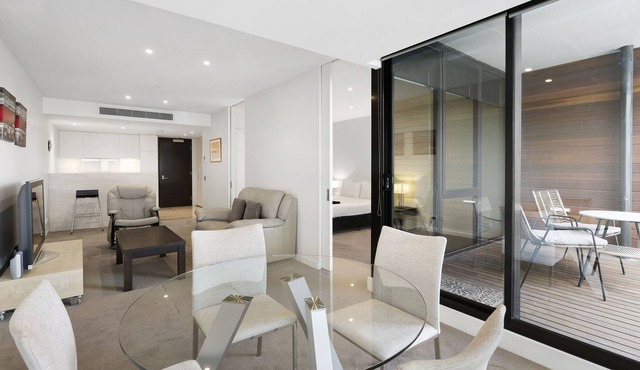 Edgewater 207