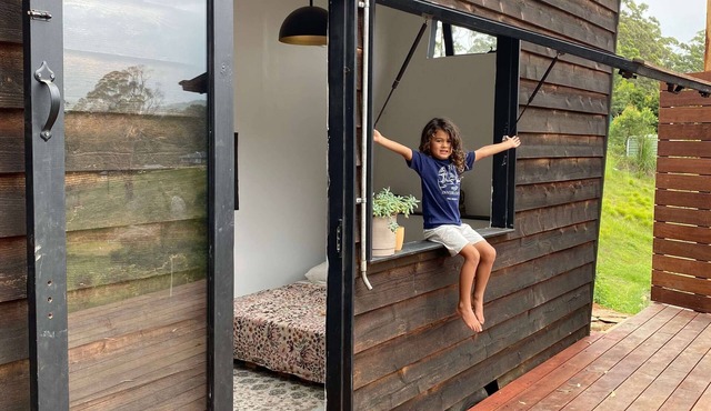 Elegant Tiny Home in Valla. Coastal Food Forest. Only 5 mins to beach & cafes.
