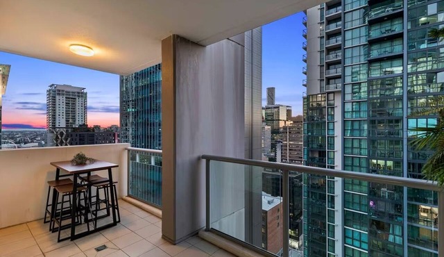 Elevate Brisbane City - Views, Pool, Sauna & Gym