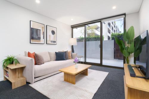 Elevated Stay with Refined Interiors and Courtyard - Hosted by Canstay