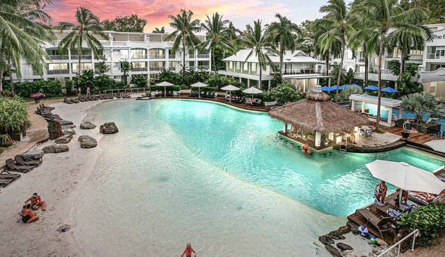 Elysium Private Accommodation at The Beach Club