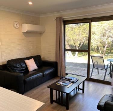 Emu Beach Chalets