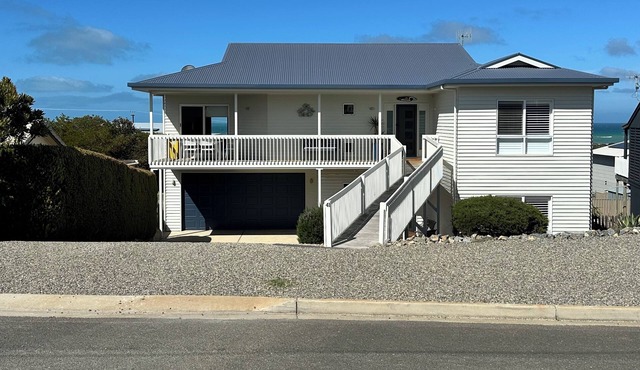 Enjoy Panoramic coastal views at this spacious hilltop property. Linen included.