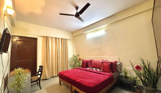 entire 3bhk with big hall n kitchen on ground flr