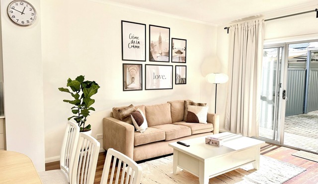 Executive 3BR Townhouse in a Quiet Neighbourhood