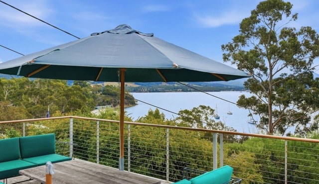 Exquisite Waterfront Oasis Near Bruny & Hobart