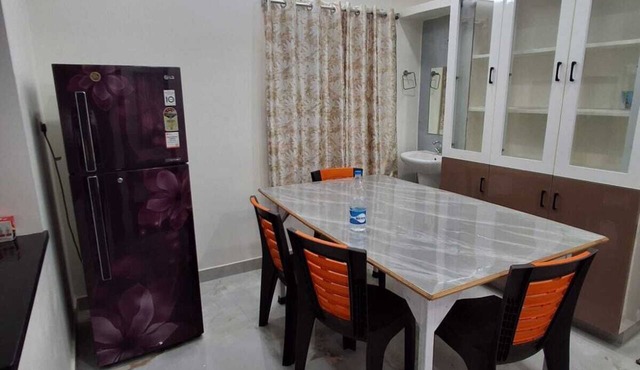 Family Friendly 2-bedroom apartment close to Bus, Food and Stores