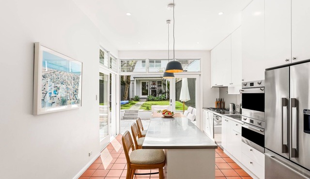 Family friendly Bronte Beach House