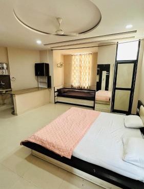 Flat in Malviya Nagar spacious 2 beds for 4 guests