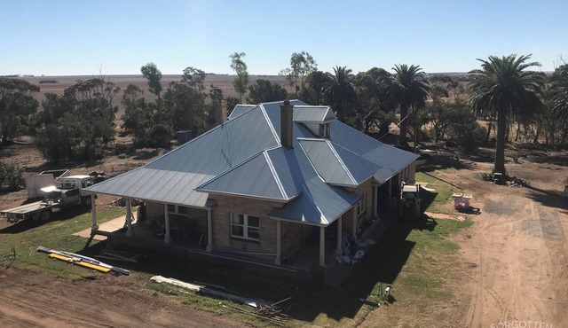 Forgotten Paddock Farmstay. Two bedrooms, a bathroom plus a lounge/dining room.