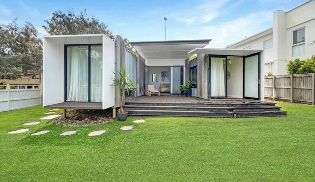 Funky Beachfront House Opposite Kawana Surf Club