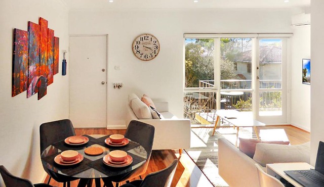 Glen Iris, Quiet Boutique 2 bedroom Netflix, WIFI, Parking, Free Wine