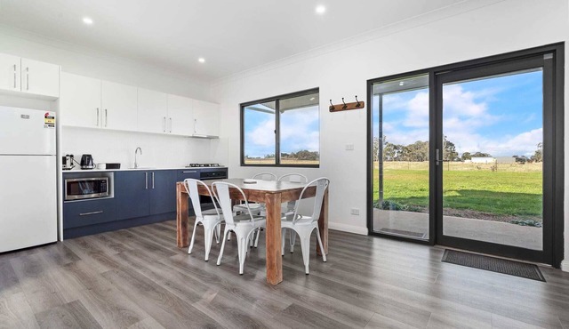 Glenowrie Cottage - 2 Queen Beds - Near Cadia