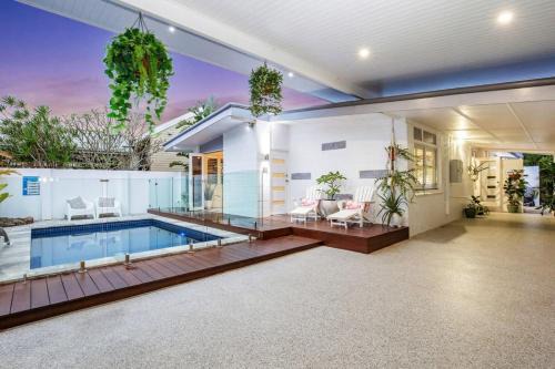 Gold Coast-Miami Mid-Century Beach Home With Pool