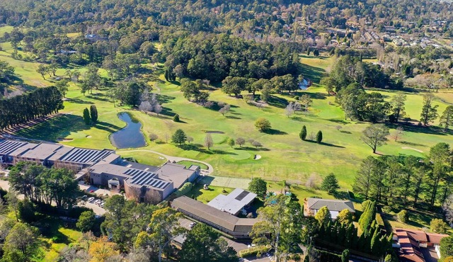 Golf View Villa Bowral - with swimming pool & Tennis court