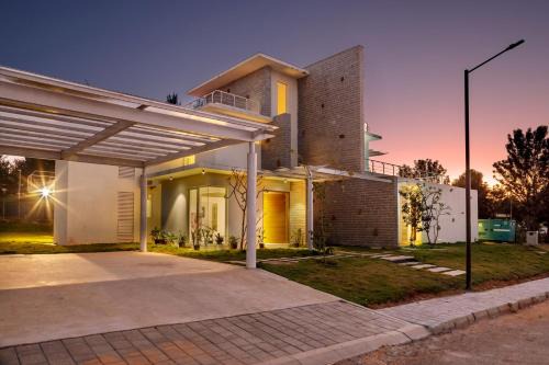 GolfView Home by StayJade4BHKGarden30min E-city
