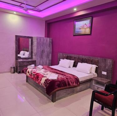 Goroomgo Kashi Inn Raj Ghat Varanasi Near Ganga Rajghat - Kashi Railway Station 500 - Kashi Vishwanath Temple - Hotel-at-Prime-Location Spacious-Room with-wi-fi & Parking Availability,