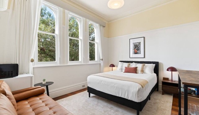 Grand Victorian Stay in the Heart of Glebe