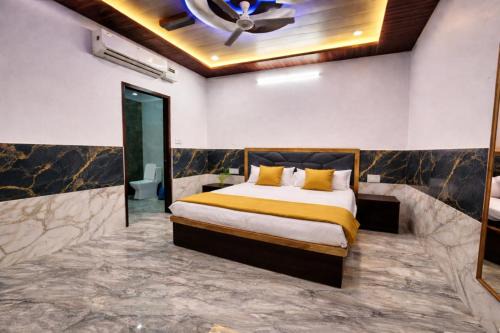 H0TEL PARBU KIRPAA Near Premanand Ji Maharaj Mandir Vrindavan