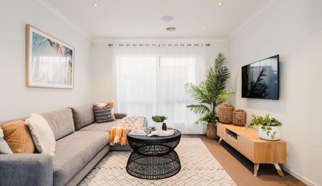 Hamptons Haven Luxe 4 bedroom, 2 bathroom, WIFI, Great for wedding stays Managed by Host On The Coast