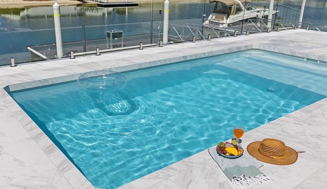 Hamptons House - Stylish Waterfront - Holiday Yamba