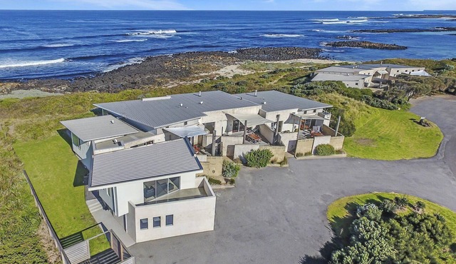 Hearns Beachside Villa 1