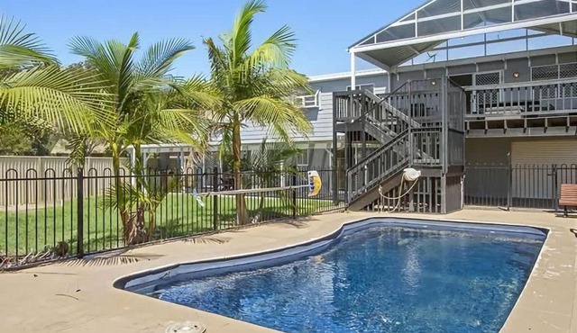 Hibiscus Close Beach Front Living