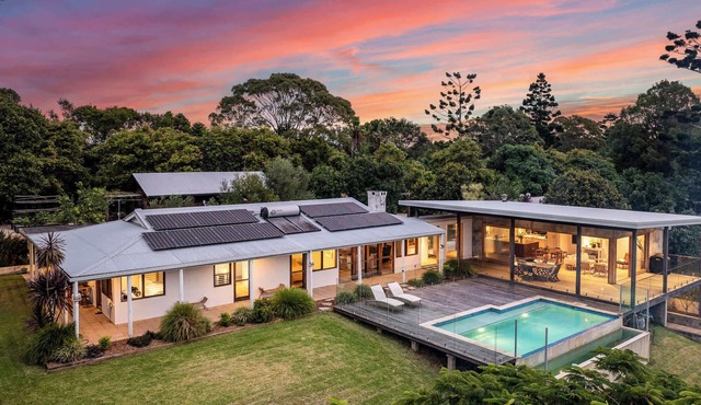 Hilltop Retreat l Pool & Fire Pit l Nova Escapes