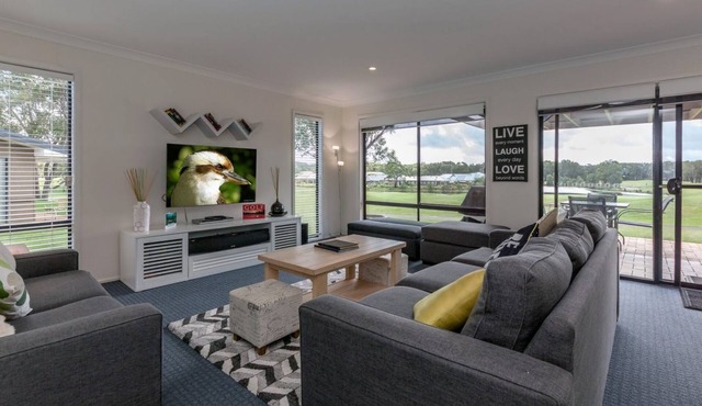 Horizons Golf Club, Villa 124 - Stay right on the golf course!
