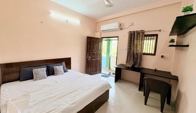 Hotel 5 Star Yatri Vishram Dormitory And Rooms