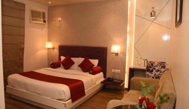 Hotel Gurveer Royal