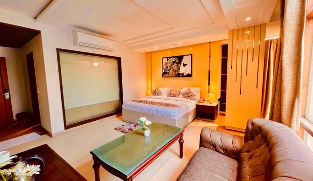 Hotel Hollywood Vibes #riverview #premium rooms #prime location #most awarded #parking #top rated #open terrace #lawn #best selling hotel in manali