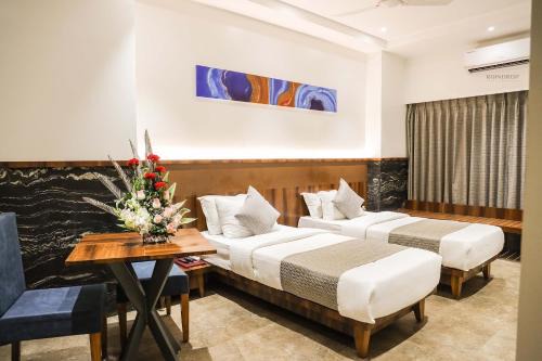 Hotel Paradise Ahilyanagar