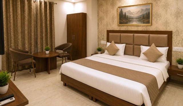 Hotel The RR Residency Sector 45