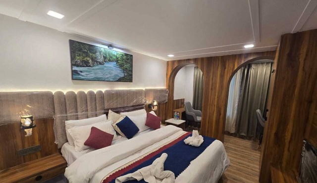 Hotel Vishnu Sarovar